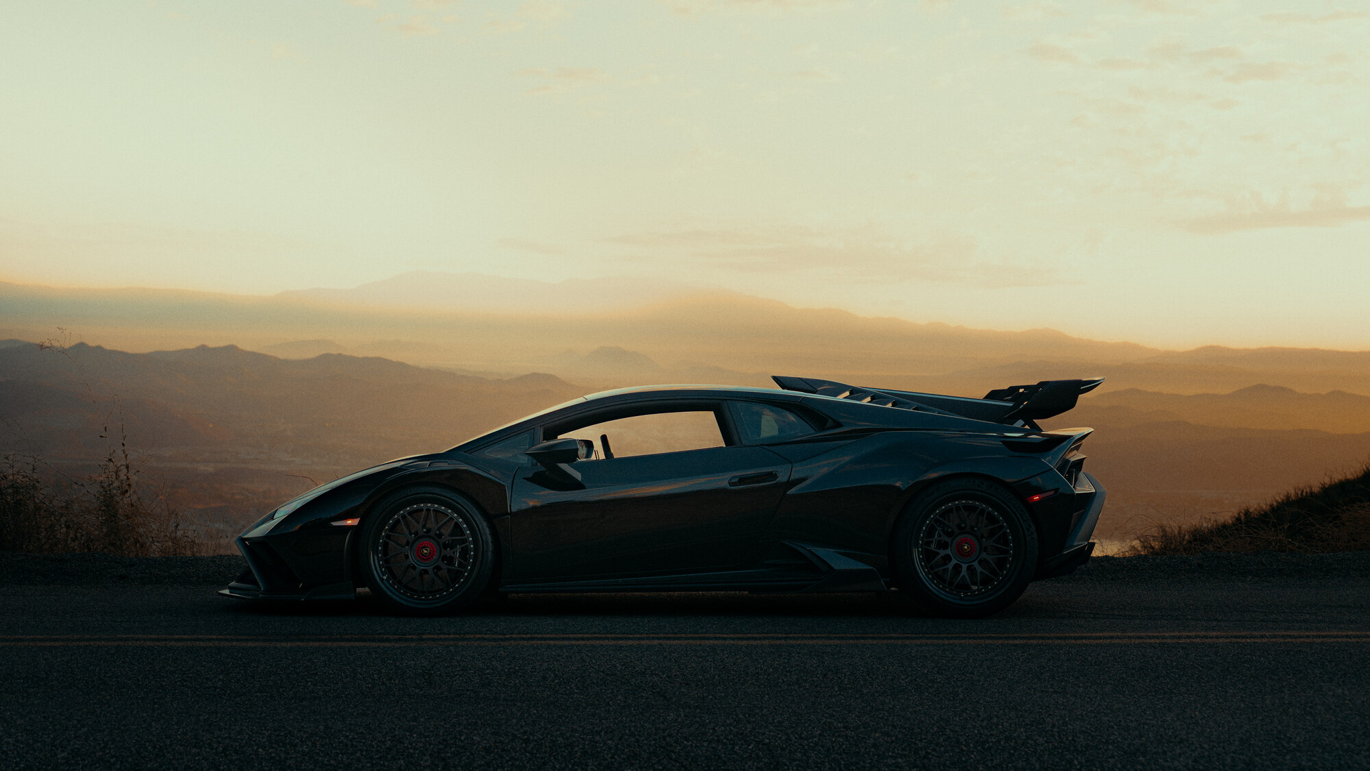 Lamborghini Huracán STO — side profile